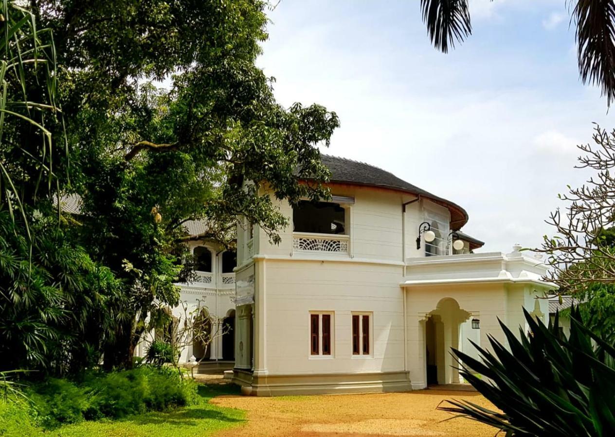 Viceroy House Hotel Pasyala Buitenkant foto